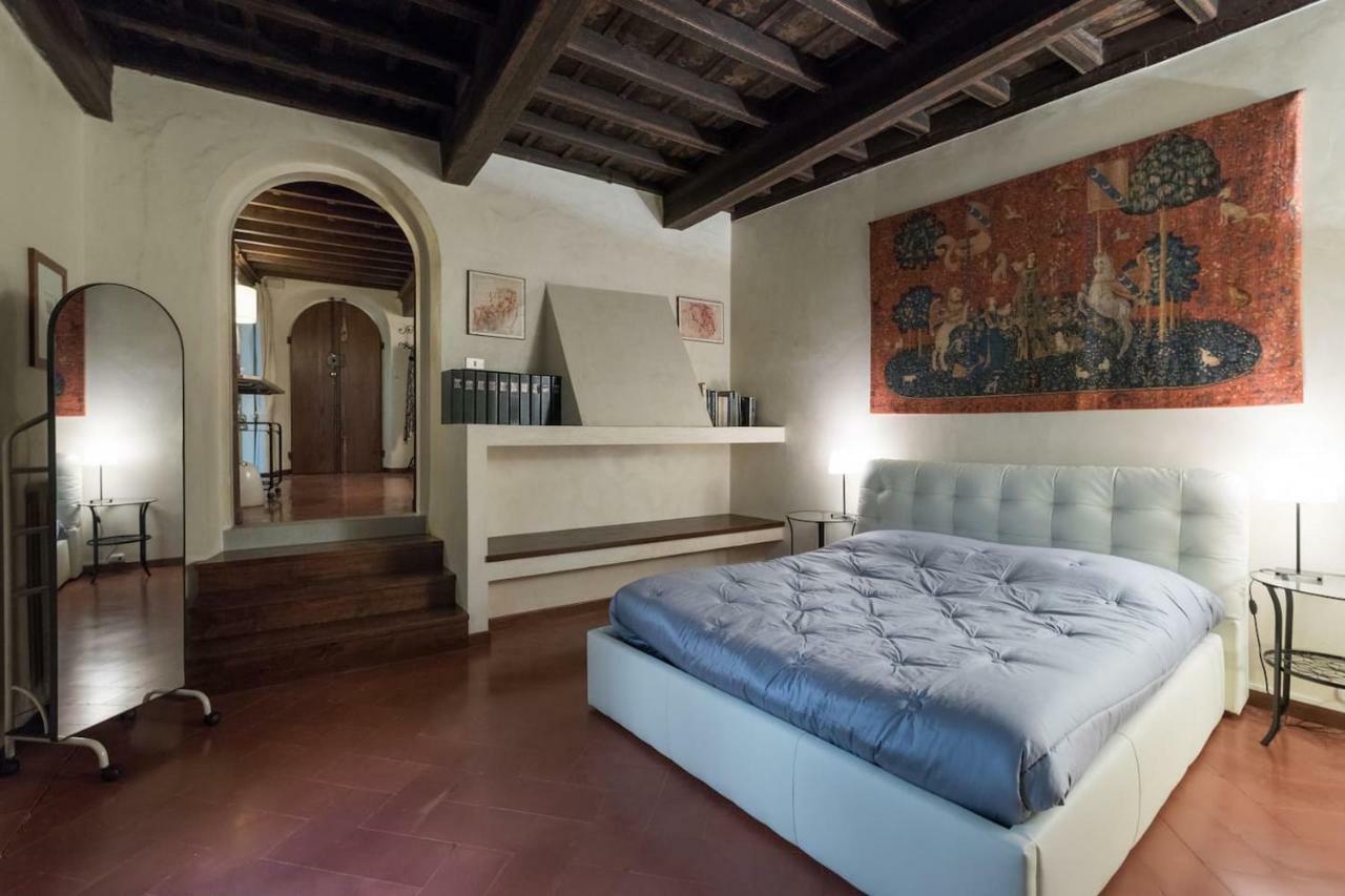Renaissance Apartment *